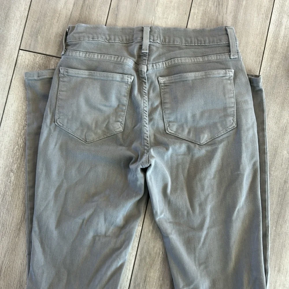 Gilded Intent size 27 gray skinny fit moto jeans Buckle